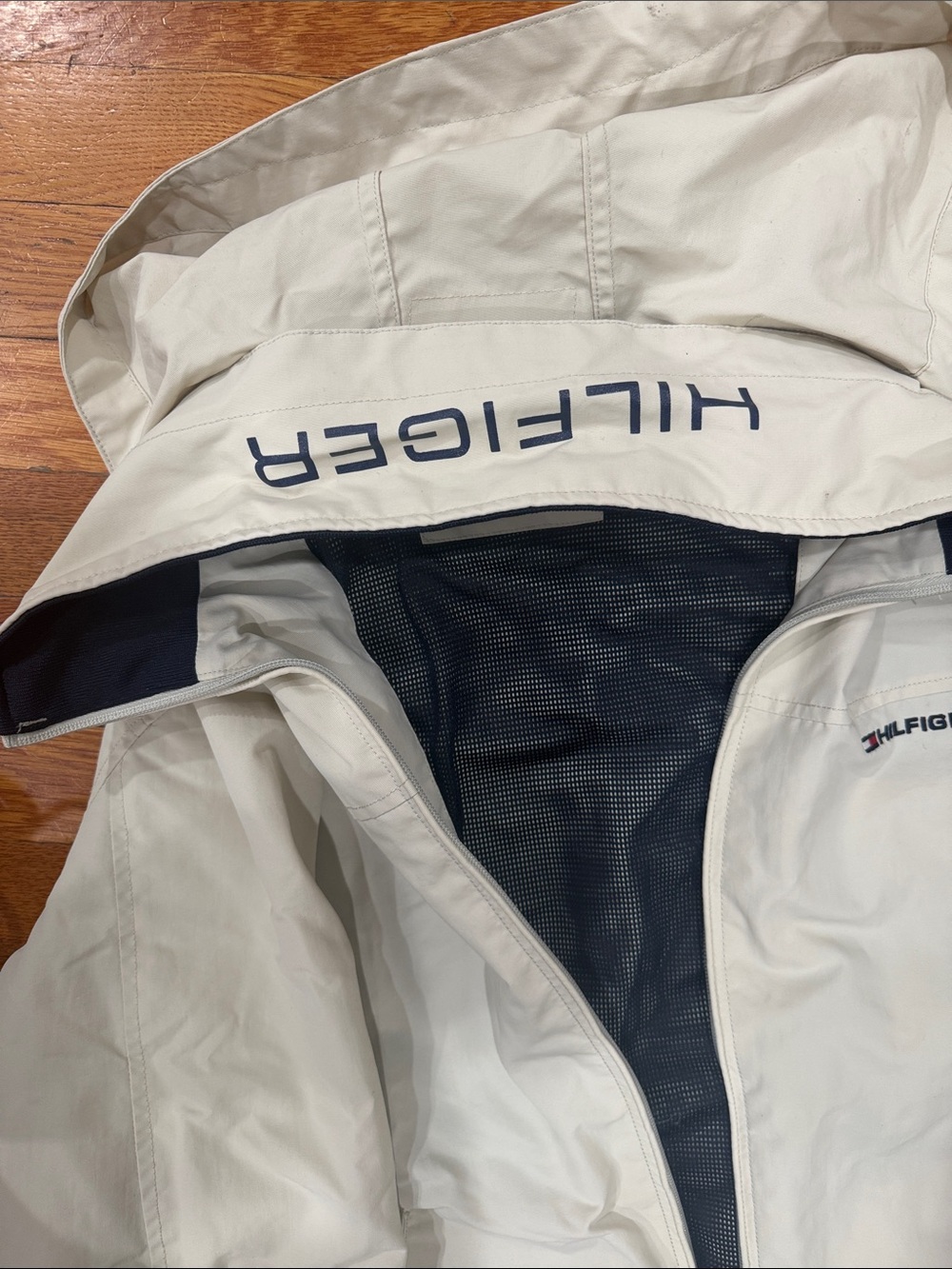 Tommy Hilfiger Men's Off-White Hooded Windbreaker with Iconic Flag - Picture 3 of 4